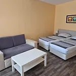 Yes Apartment Warna