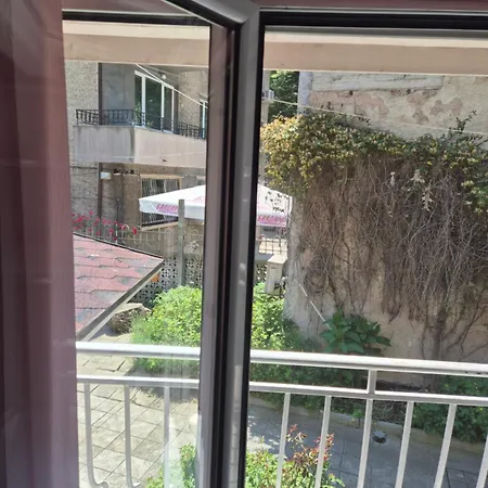 Yes Apartment Warna