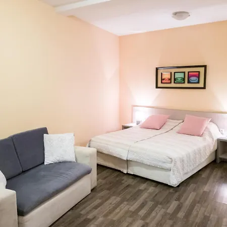 Yes Apartman *